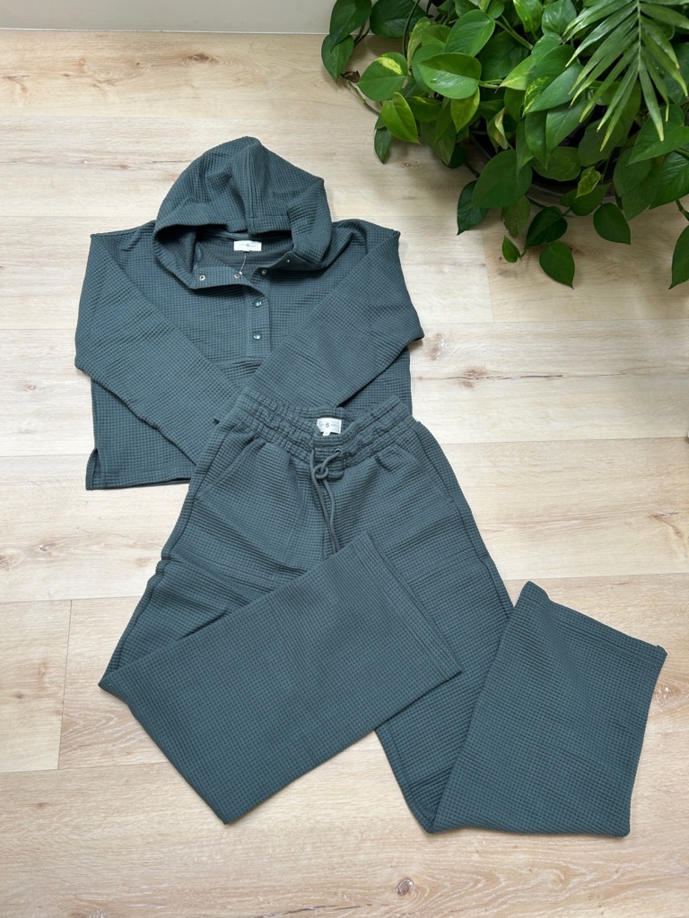 Lou & Grey Waffle-Knit Hoodie & Jogger Set - Dark Gray